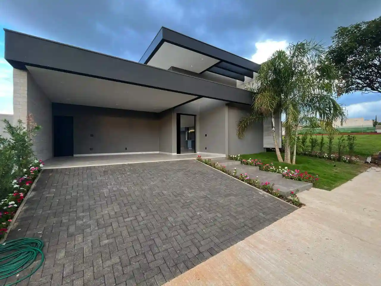 Casa de Condomínio com 3 quartos à venda, 223m² — foto 2 de 23