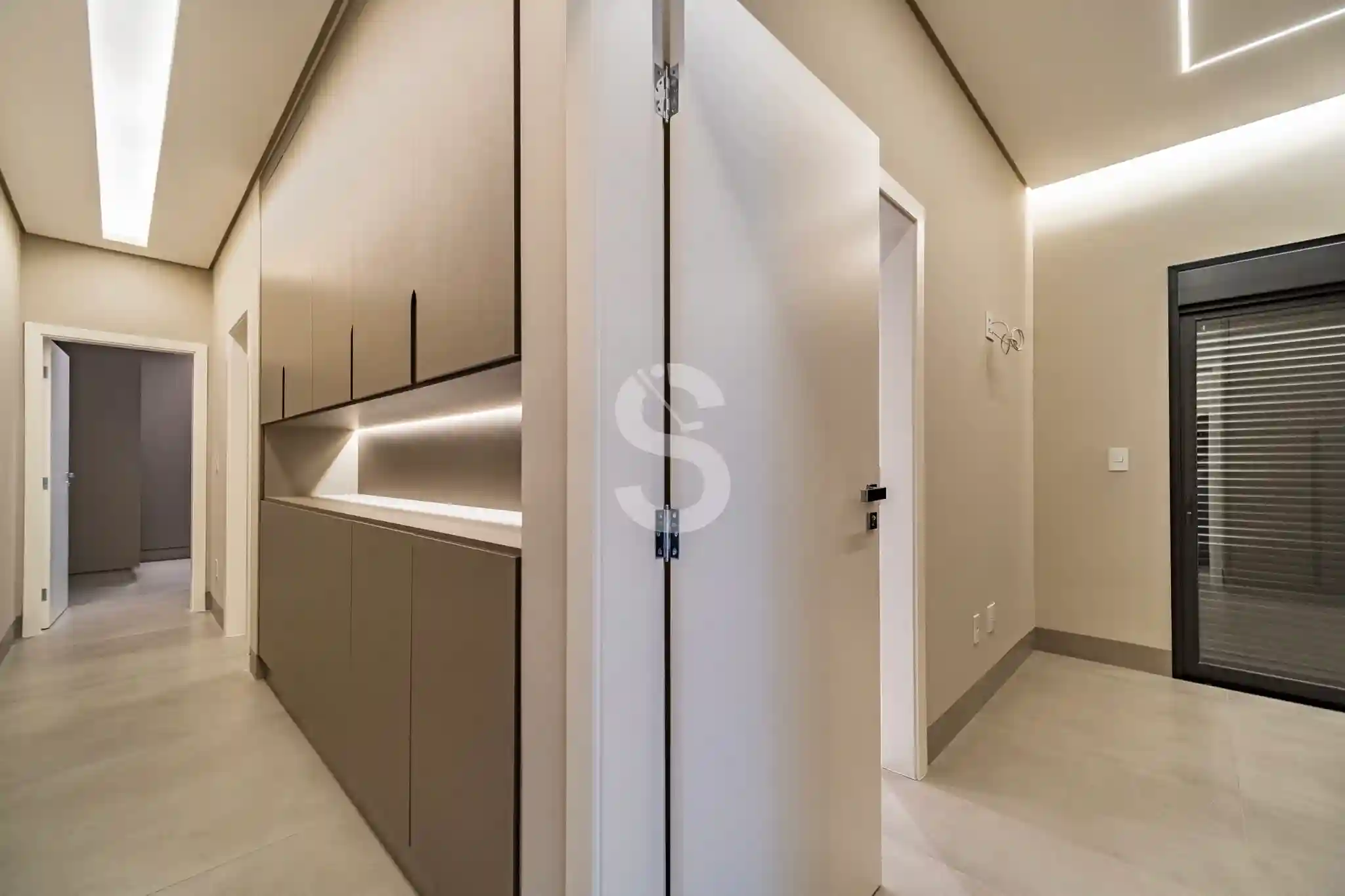 Casa de Condomínio com 4 quartos à venda, 280m² — foto 3 de 34