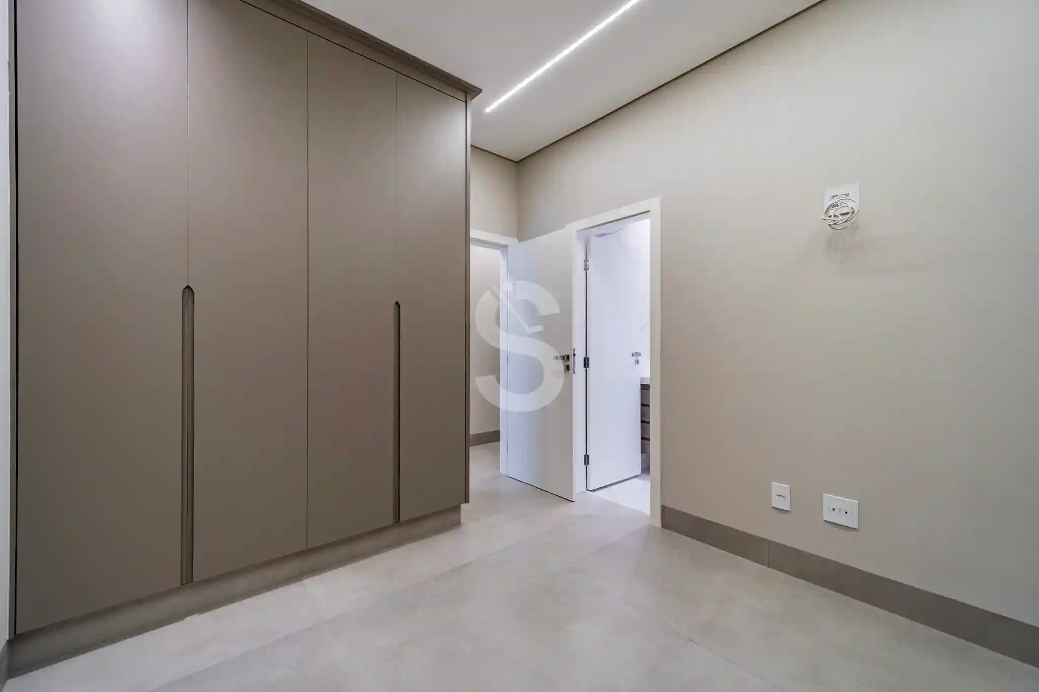 Casa de Condomínio com 4 quartos à venda, 280m² — foto 4 de 34