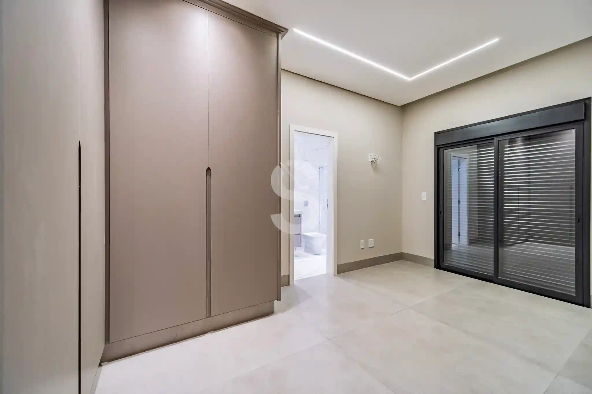 Casa de Condomínio com 4 quartos à venda, 280m² — foto 2 de 34