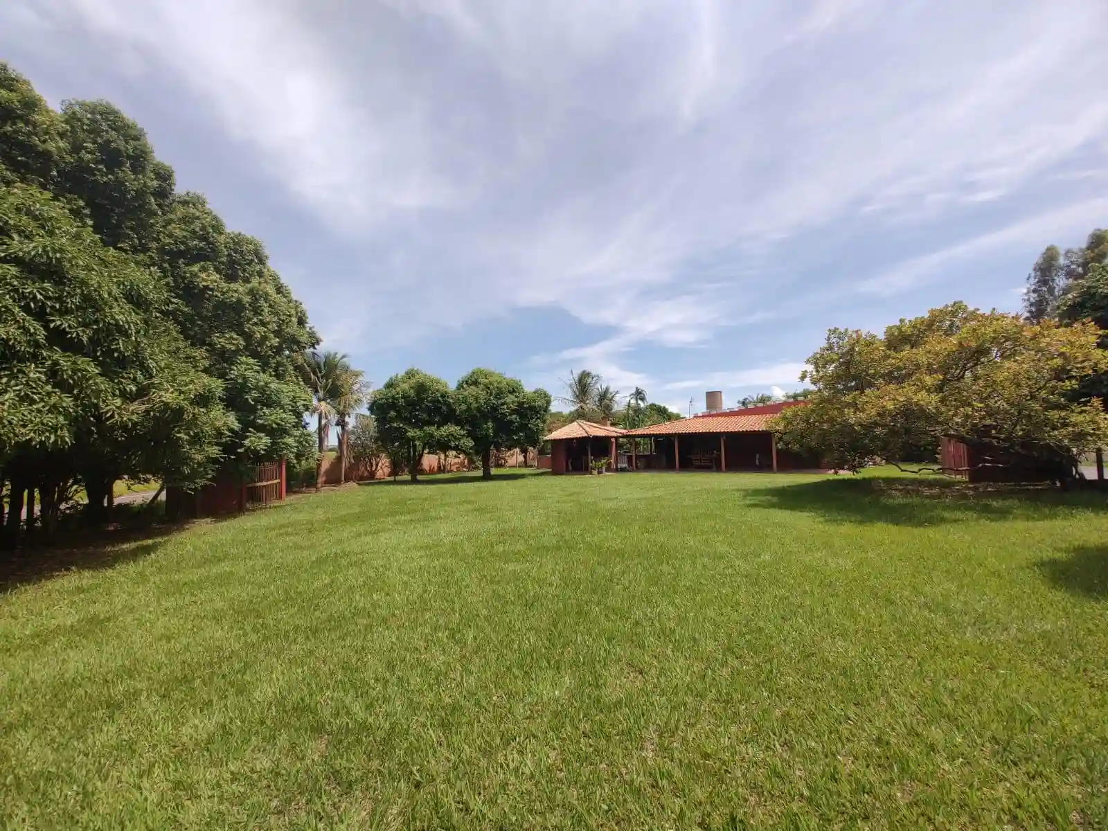 Fazenda / Sítio / Chácara com 3 quartos à venda, 1700m² — foto 1 de 9