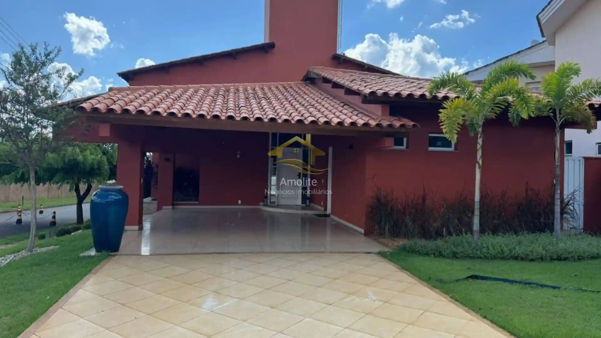Casa de Condomínio com 3 quartos à venda, 330m² — foto 2 de 31