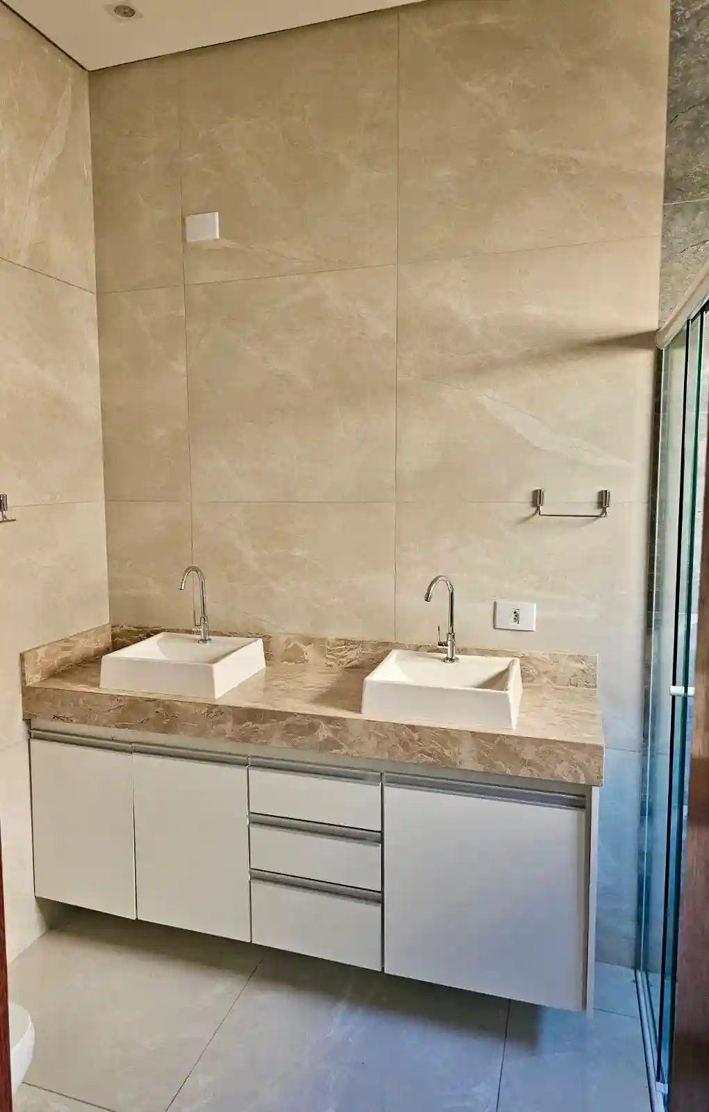 Casa de Condomínio com 3 quartos à venda, 253m² — foto 16 de 25