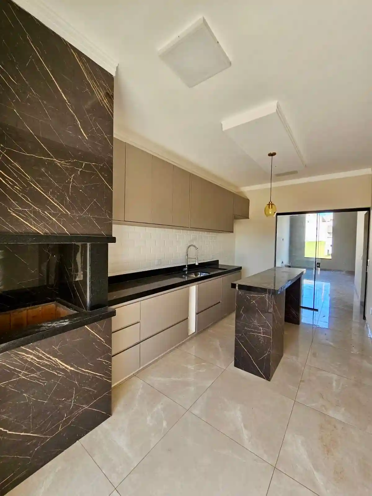Casa de Condomínio com 3 quartos à venda, 253m² — foto 10 de 25