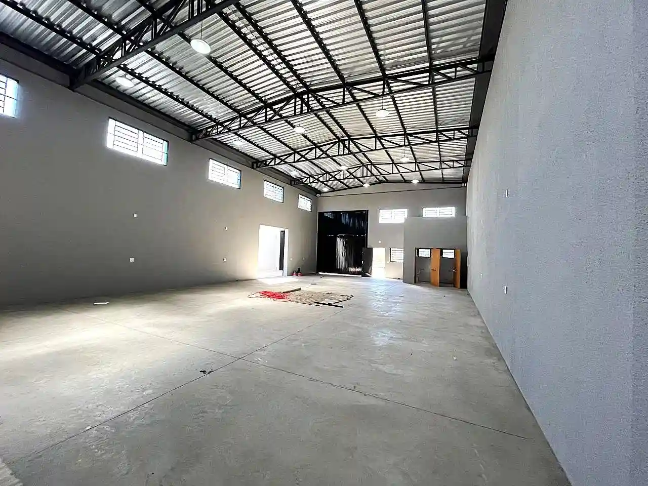 Galpão / Depósito / Armazém  à venda, 300m² — foto 6 de 8