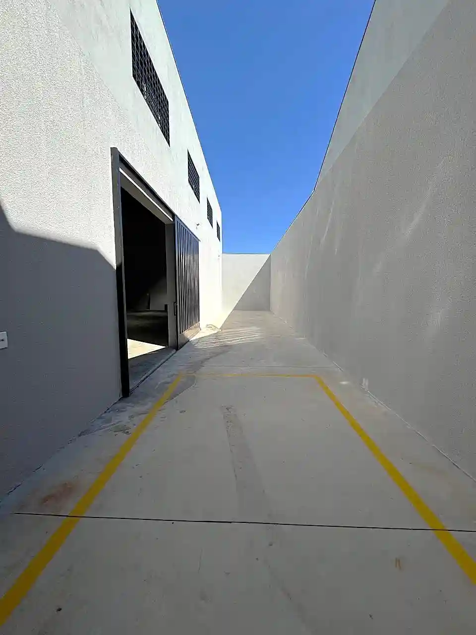 Galpão / Depósito / Armazém  à venda, 300m² — foto 7 de 8