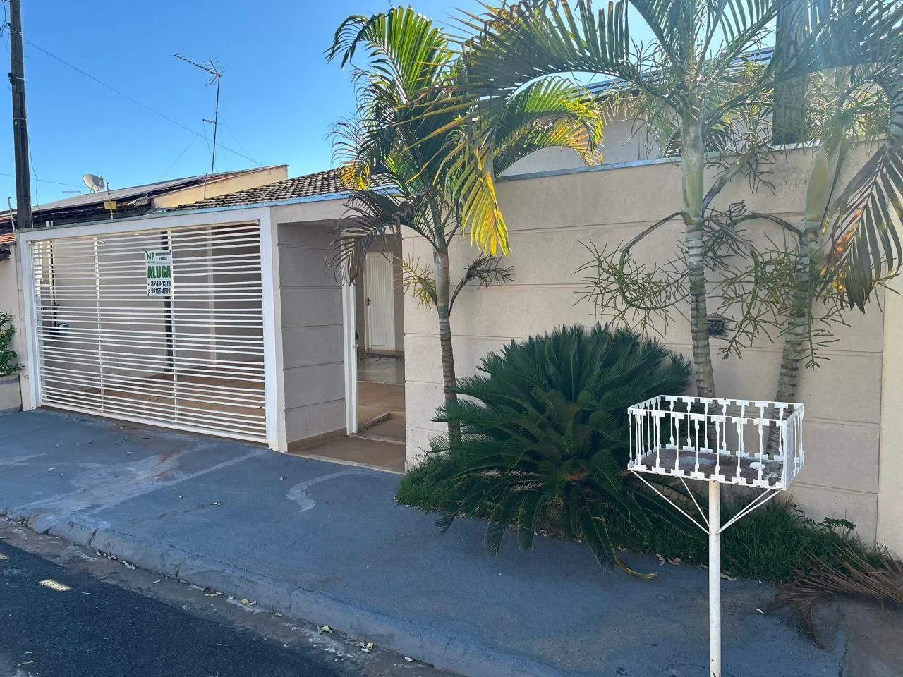 Casa com 2 quartos para aluguel, 200m² — foto 2 de 16