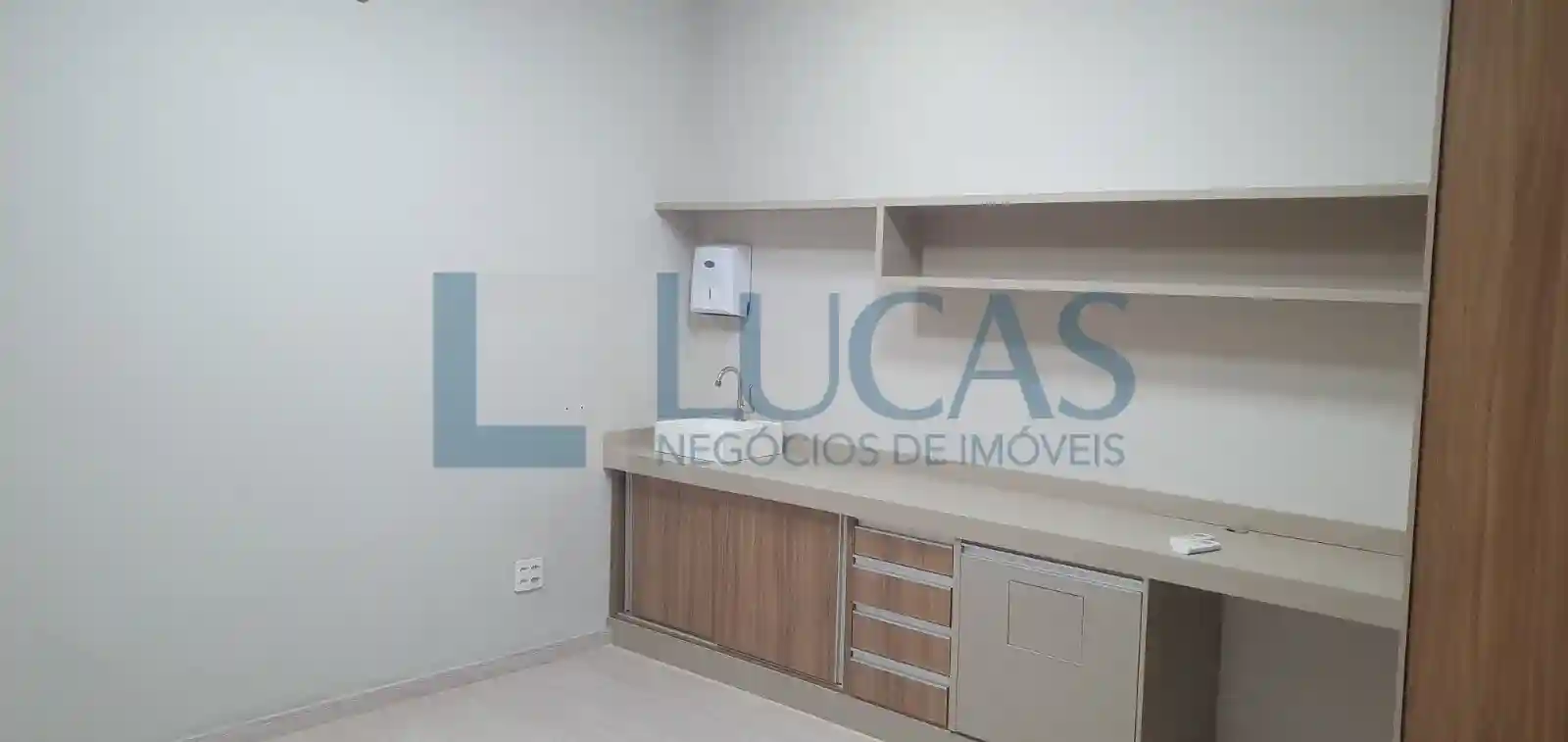 Casa com 3 quartos à venda, 280m² — foto 2 de 20