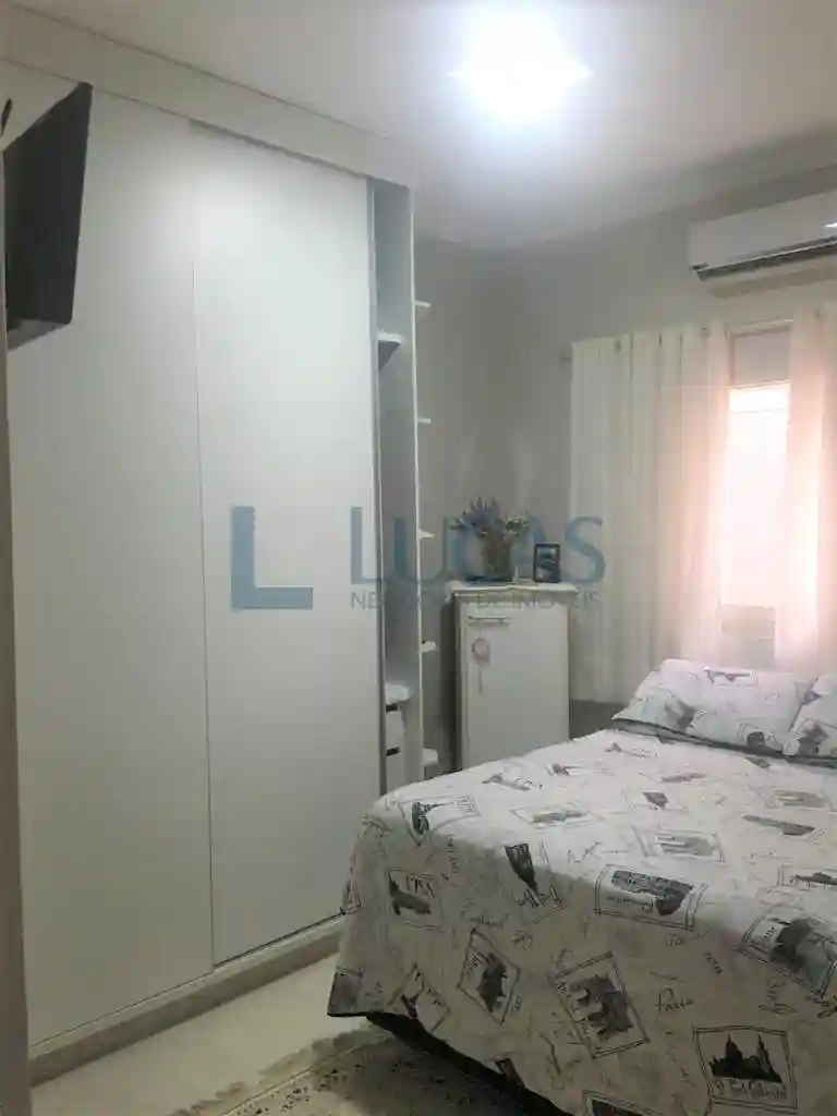 Casa à venda — foto 4 de 17