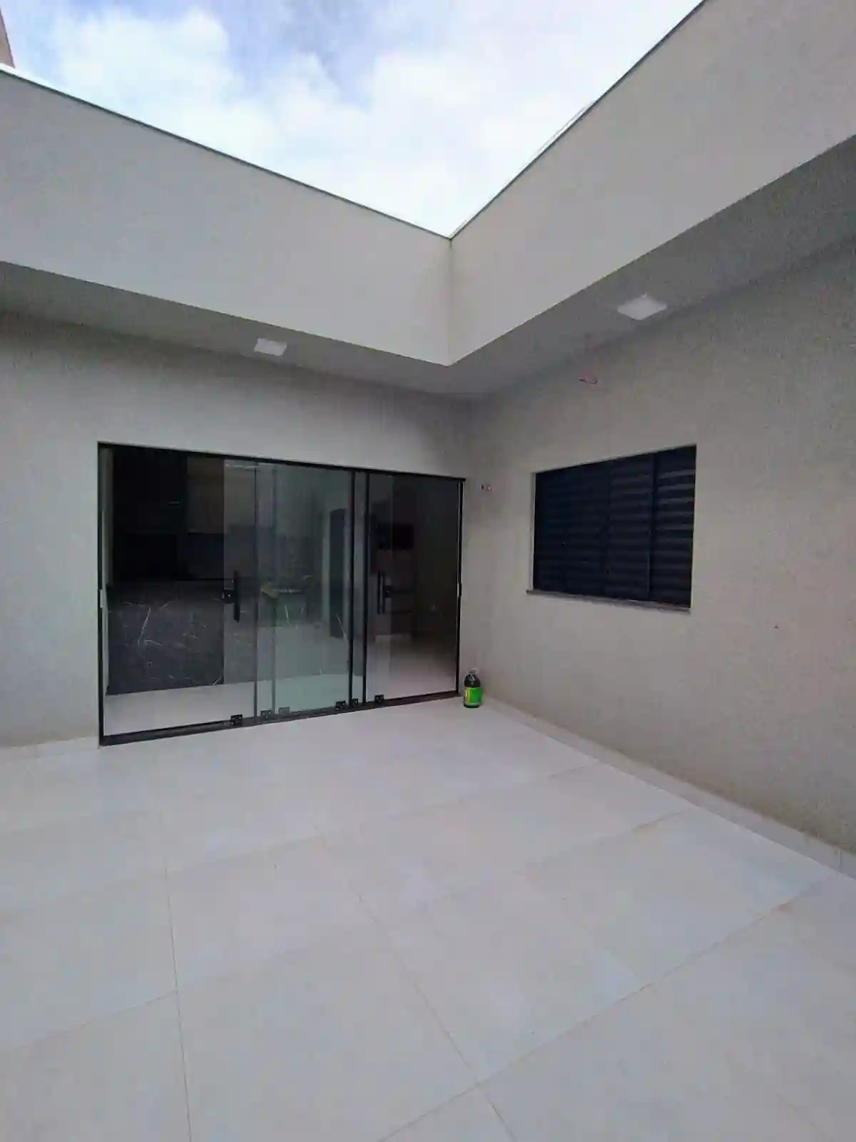 Casa com 3 quartos à venda, 200m² — foto 2 de 13