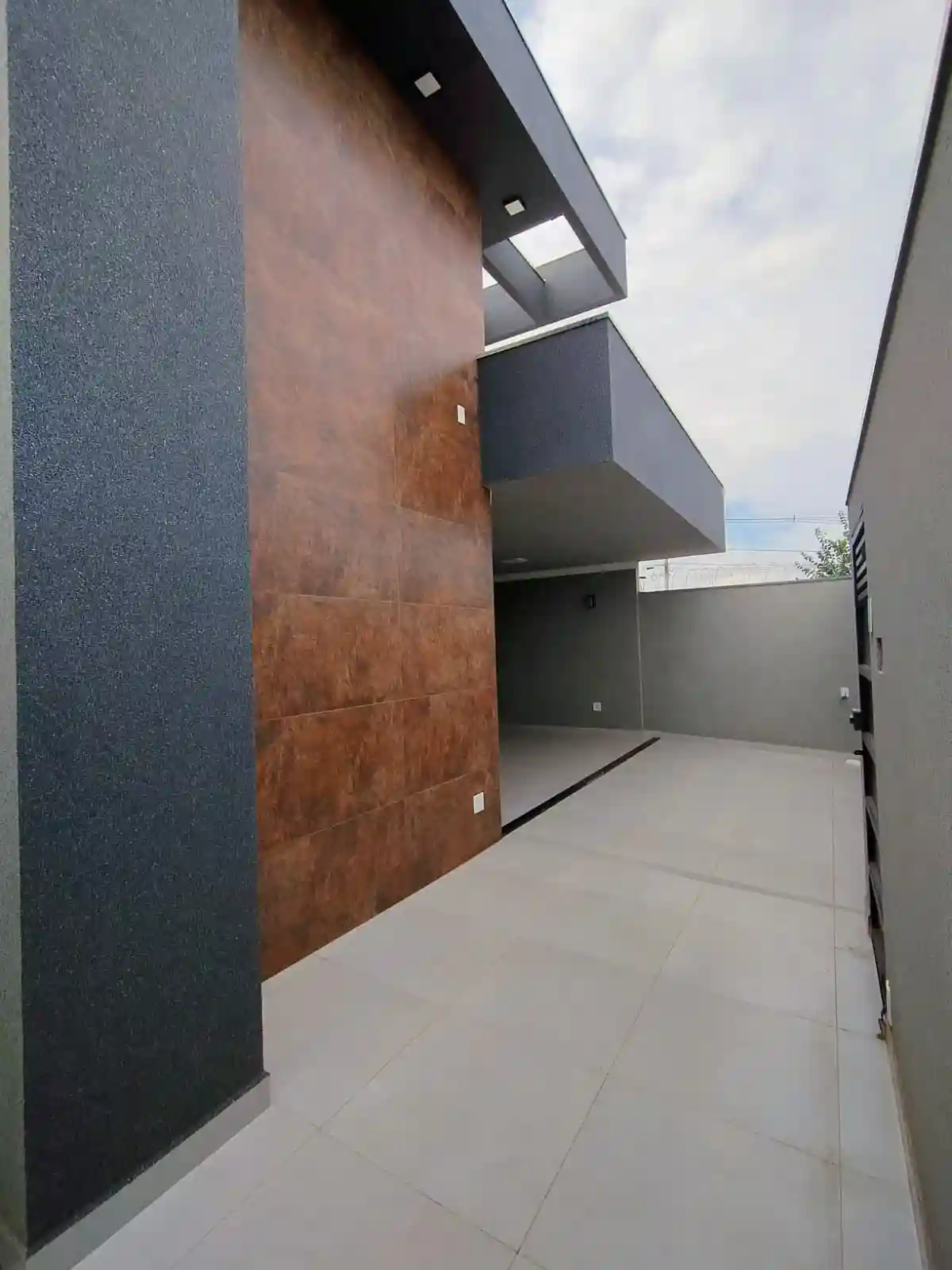 Casa com 3 quartos à venda, 200m² — foto 1 de 13