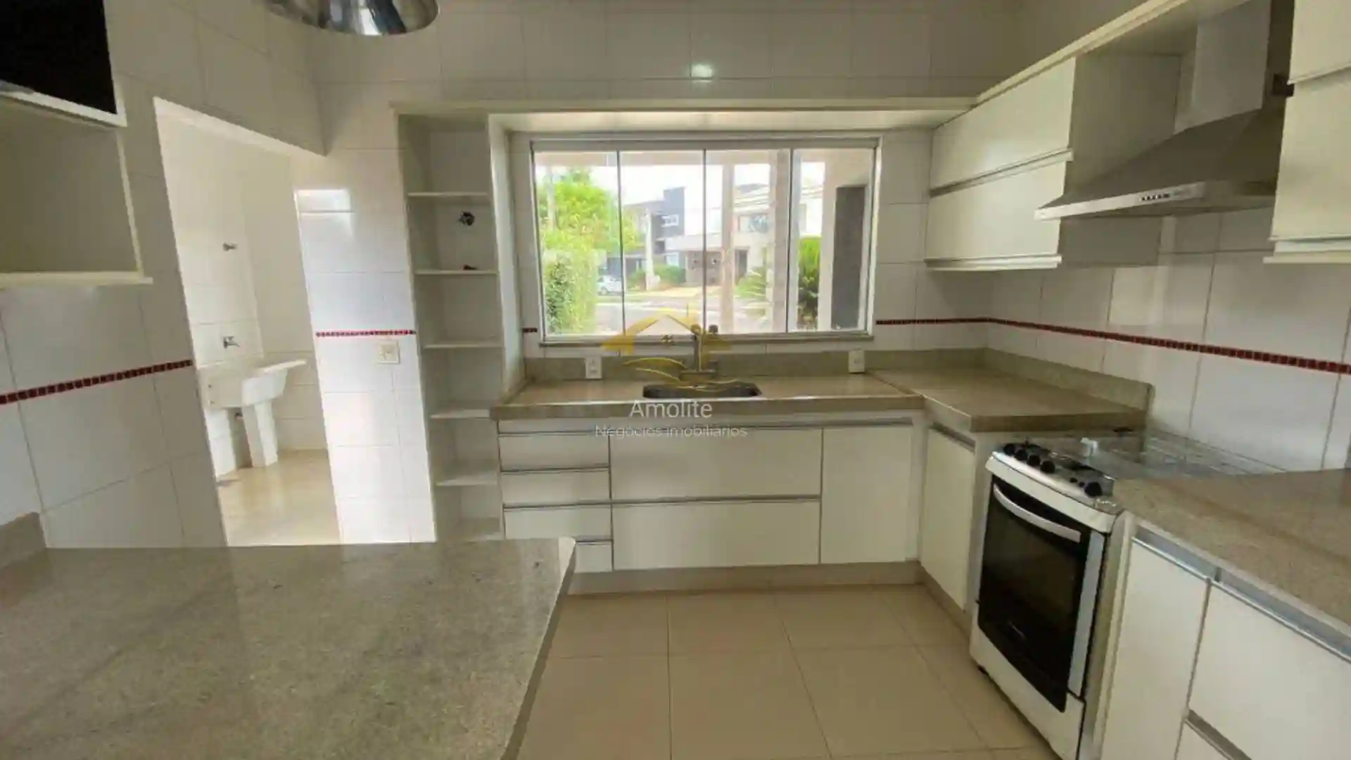 Casa de Condomínio com 3 quartos à venda, 340m² — foto 8 de 23