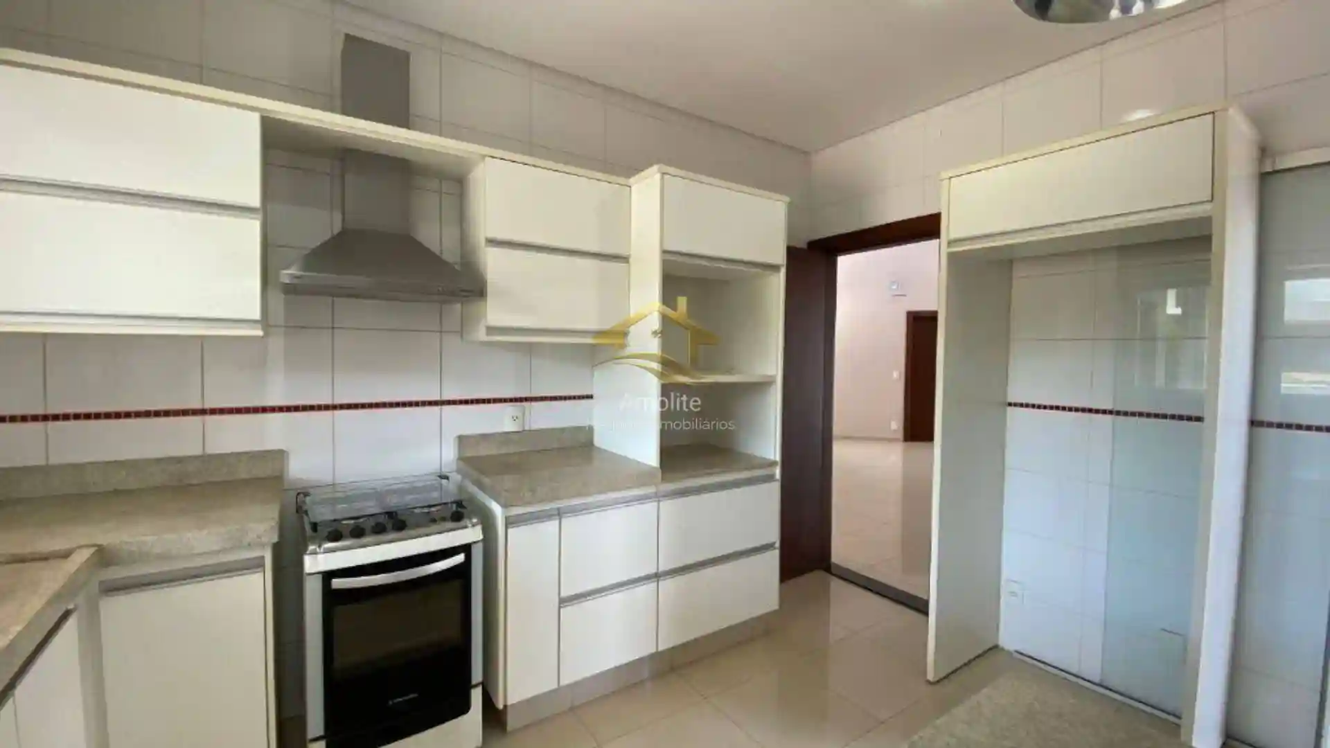 Casa de Condomínio com 3 quartos à venda, 340m² — foto 10 de 23