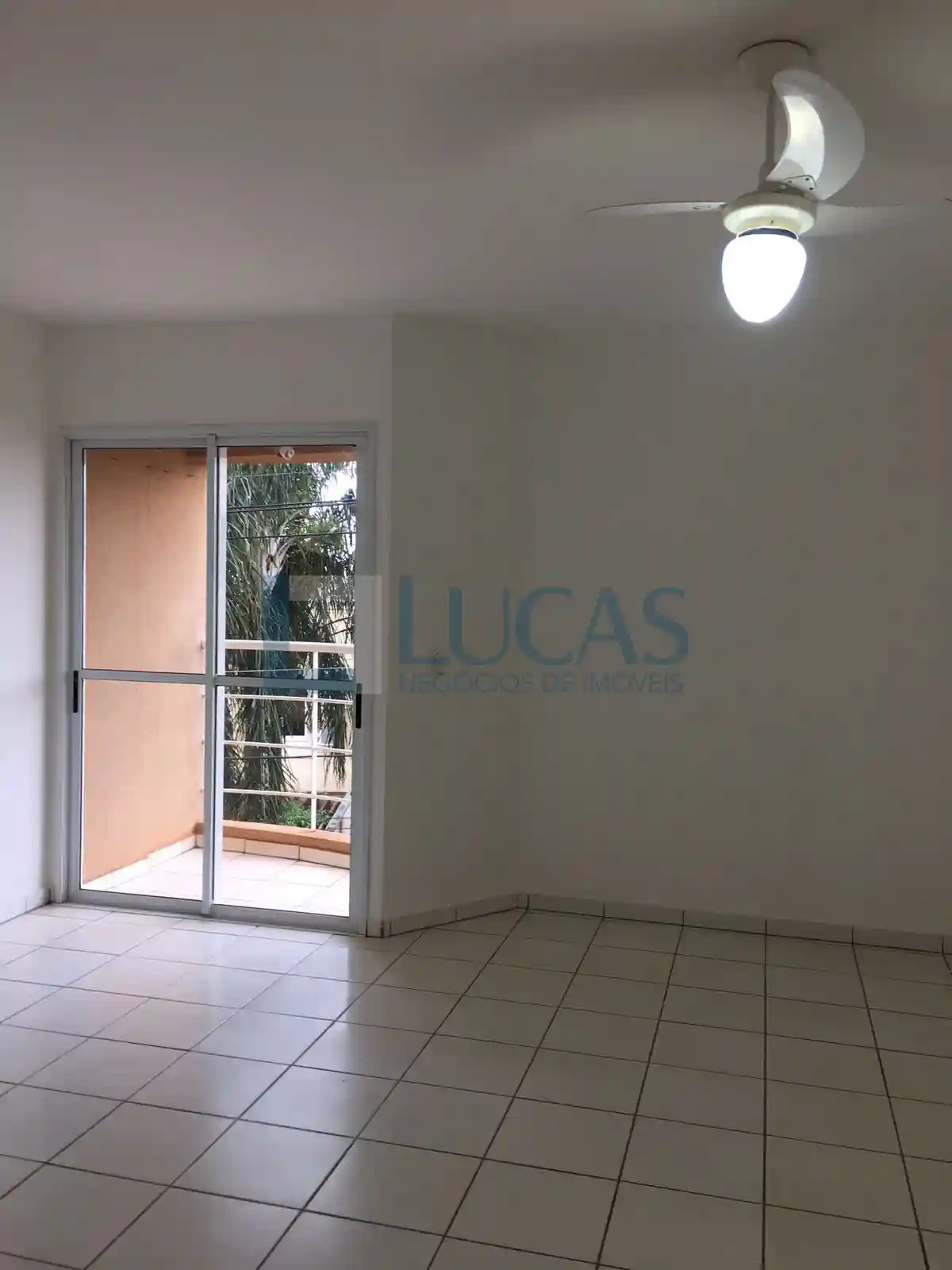 Apartamento com 2 quartos para aluguel, 77m² — foto 1 de 8