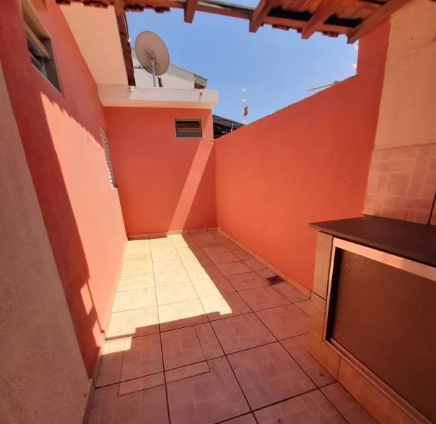 Casa à venda — foto 1 de 3