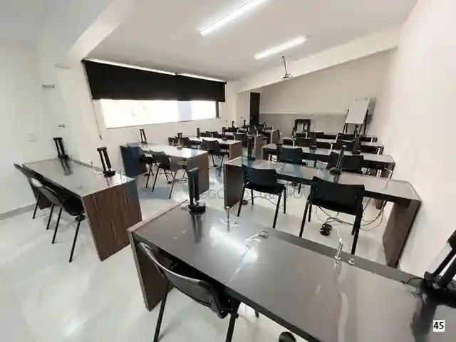 Conjunto Comercial / Sala com 20 quartos para aluguel, 1500m² — foto 10 de 11