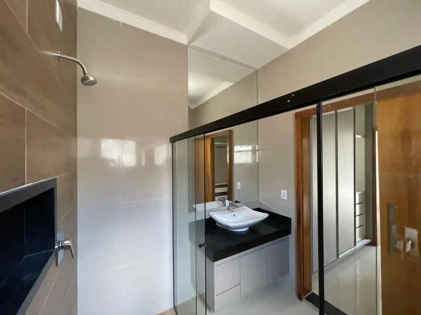 Casa de Condomínio com 3 quartos à venda, 253m² — foto 1 de 10