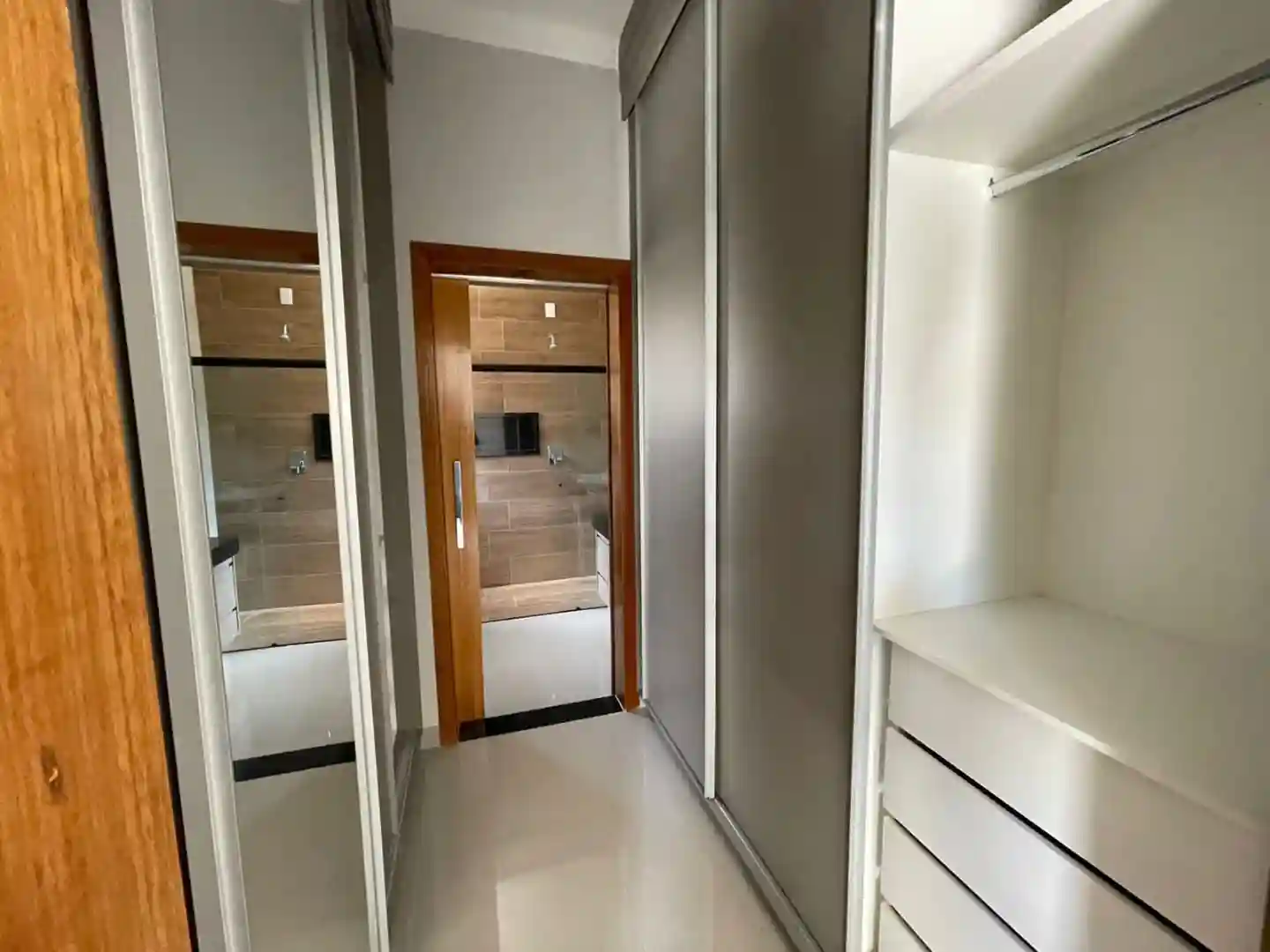 Casa de Condomínio com 3 quartos à venda, 253m² — foto 3 de 10