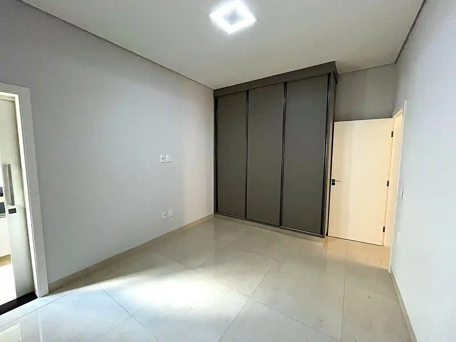 Casa de Condomínio com 3 quartos à venda, 220m² — foto 12 de 19
