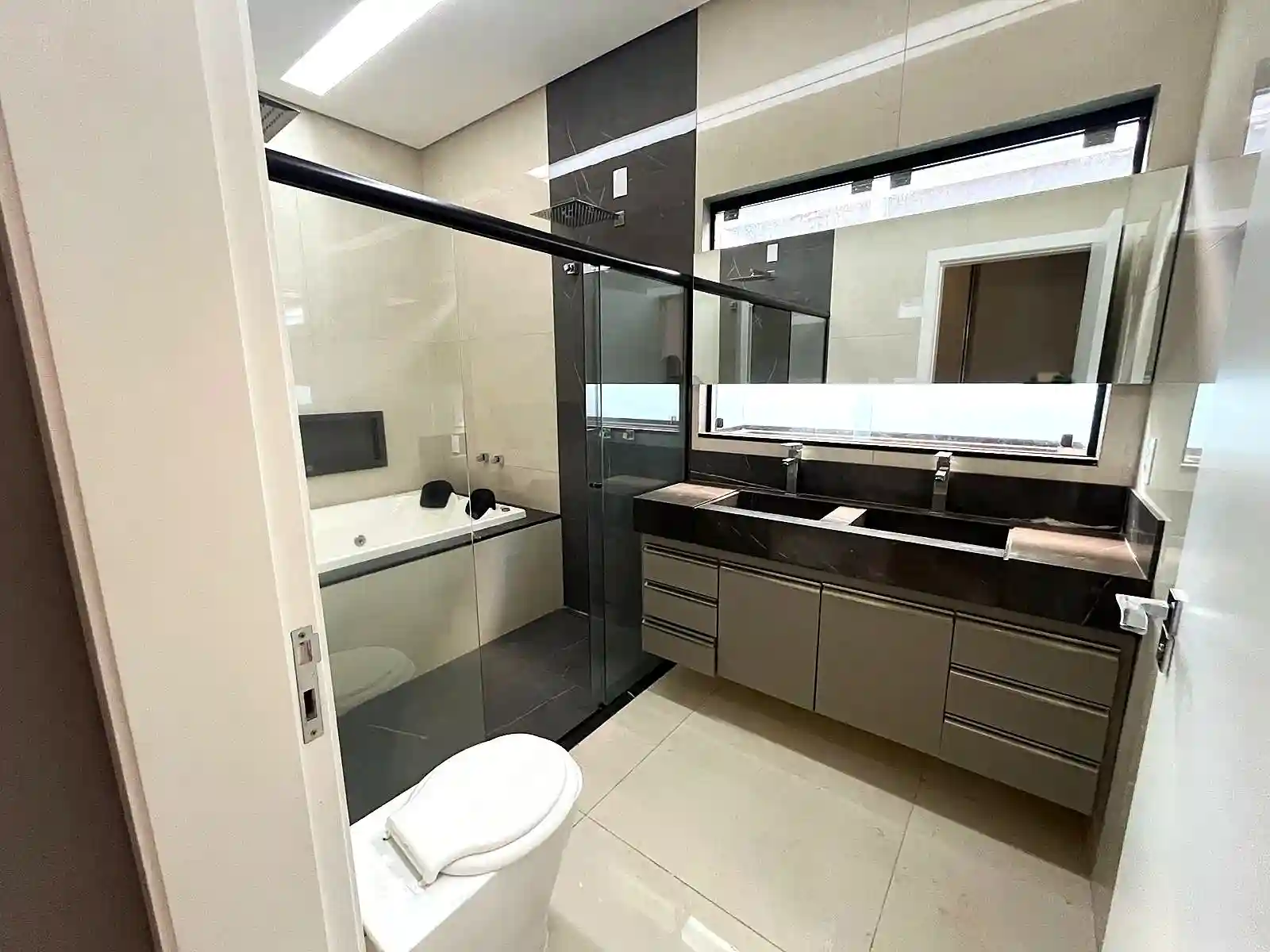 Casa de Condomínio com 3 quartos à venda, 220m² — foto 13 de 19
