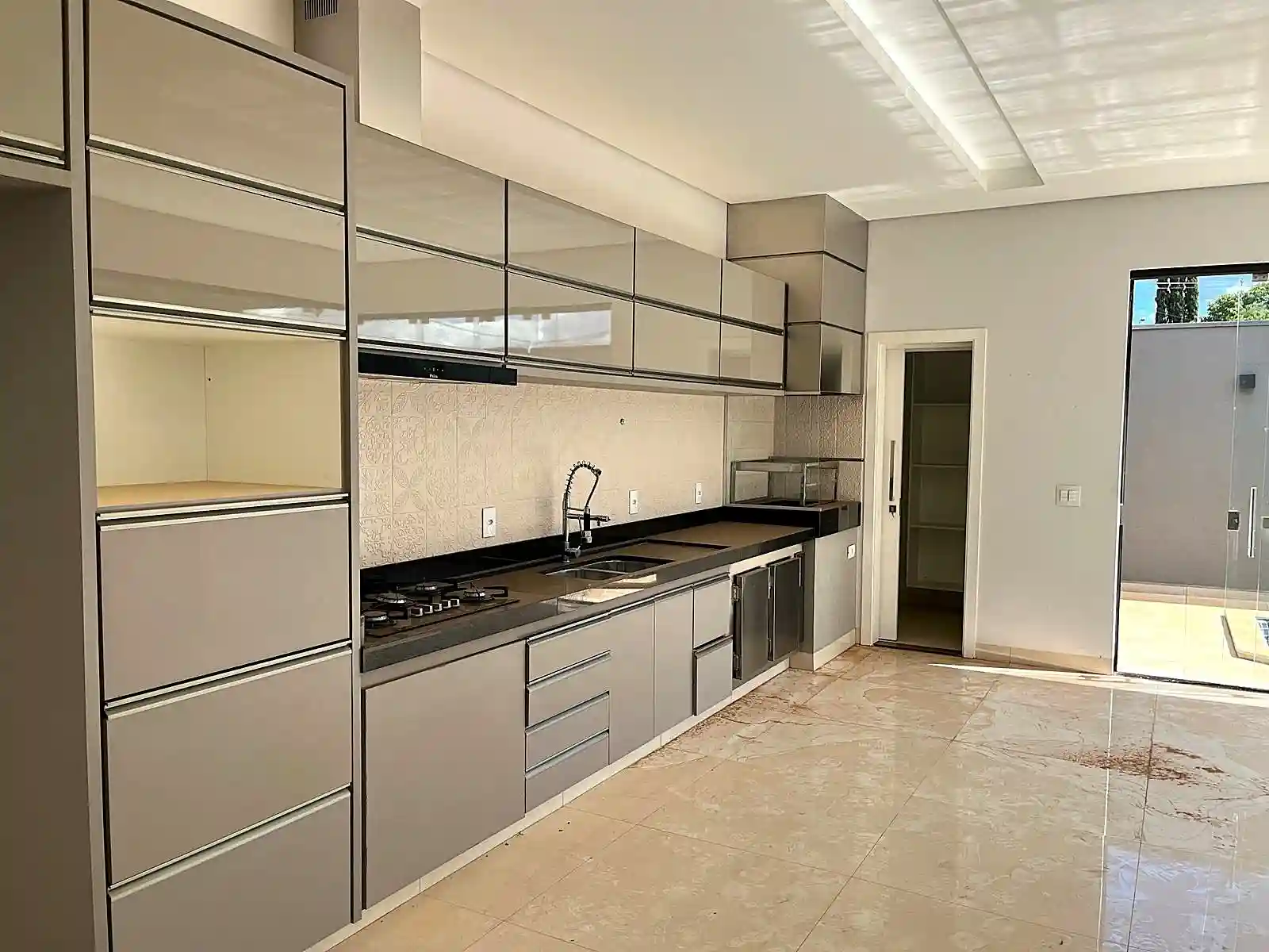 Casa de Condomínio com 3 quartos à venda, 220m² — foto 6 de 19