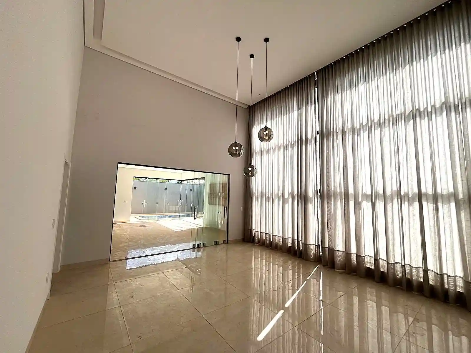 Casa de Condomínio com 3 quartos à venda, 220m² — foto 4 de 19