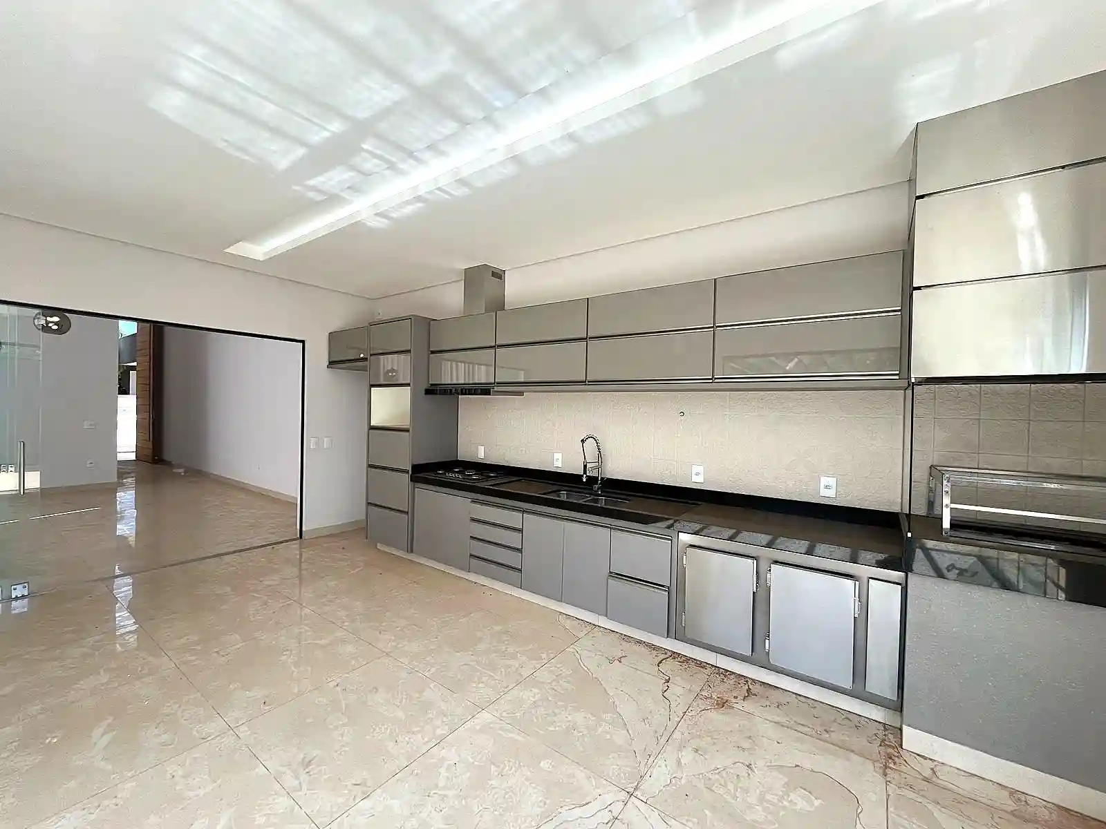 Casa de Condomínio com 3 quartos à venda, 220m² — foto 7 de 19