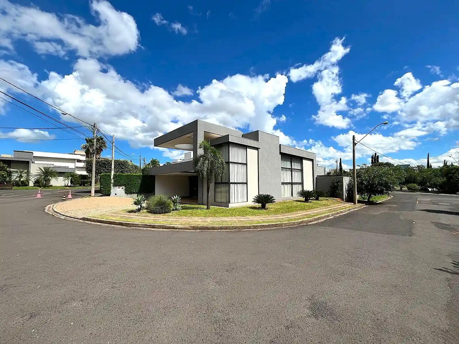 Casa de Condomínio com 3 quartos à venda, 220m² — foto 3 de 19