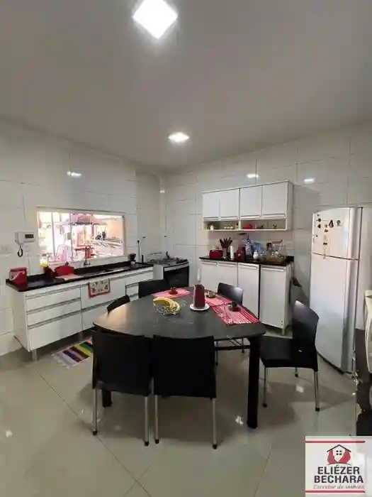 Casa com 3 quartos à venda, 260m² — foto 13 de 26