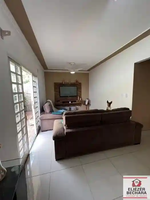 Casa com 3 quartos à venda, 260m² — foto 2 de 26