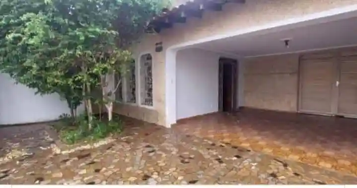 Casa com 3 quartos à venda, 260m² — foto 1 de 9