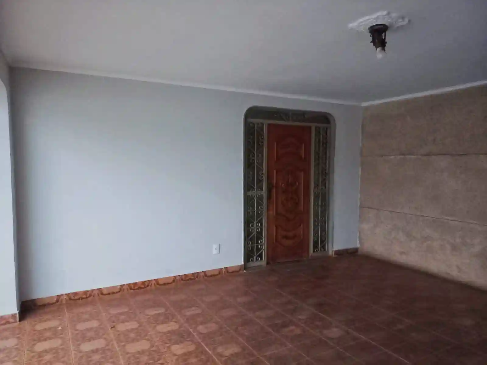 Casa com 3 quartos à venda, 260m² — foto 2 de 9
