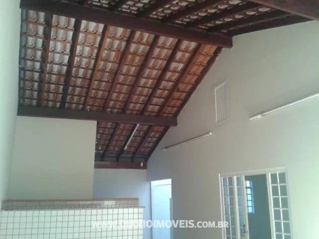 Casa à venda — foto 2 de 2