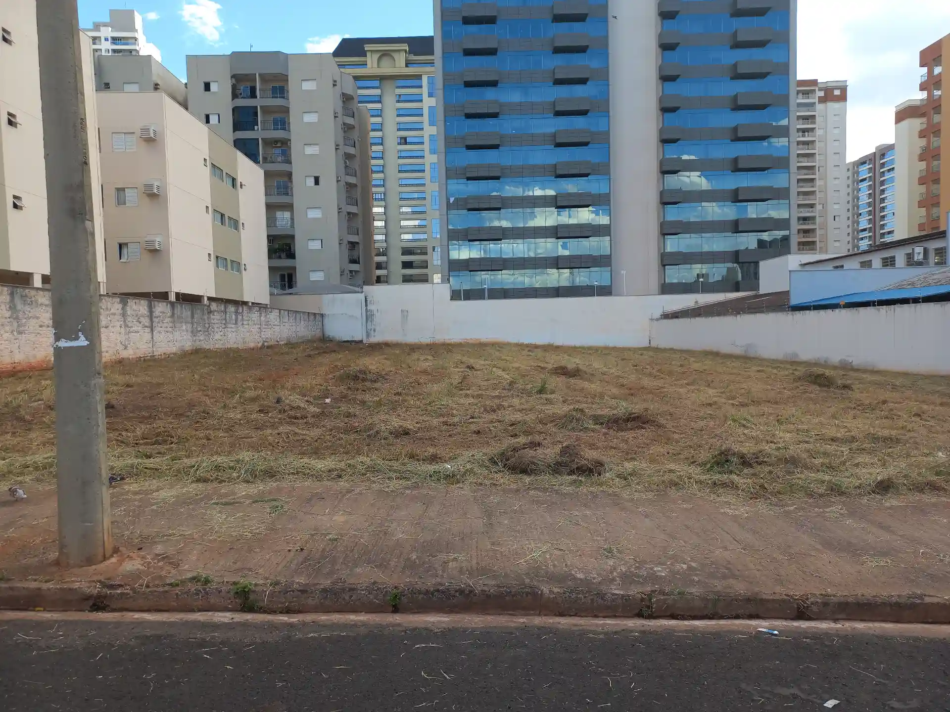 Terreno / Lote / Condomínio  à venda, 1456m² — foto 1 de 4