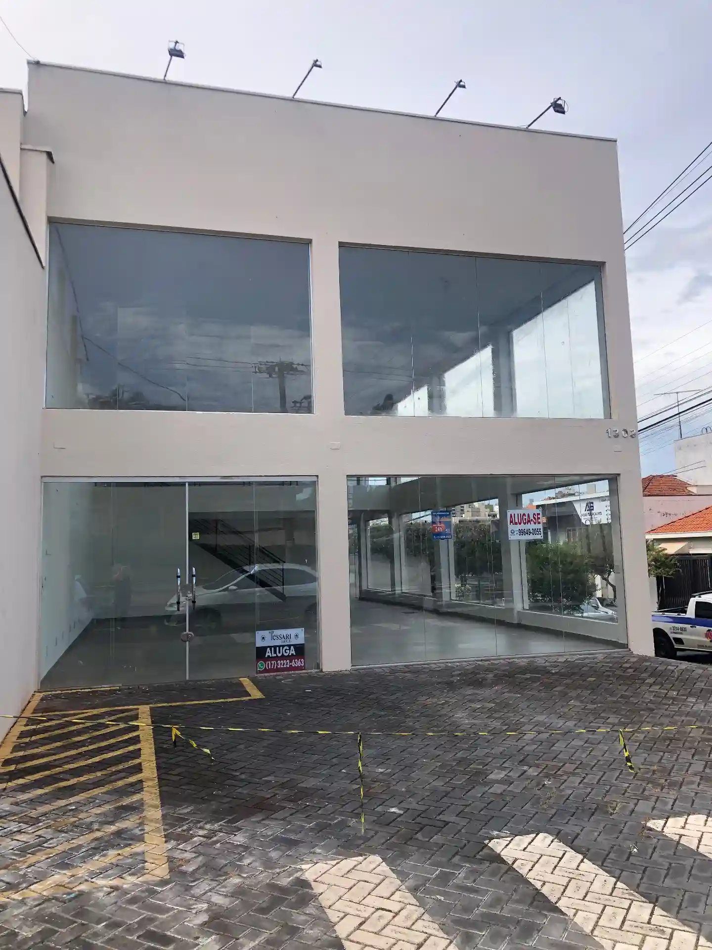 Imóvel Comercial  para aluguel, 242m² — foto 1 de 5