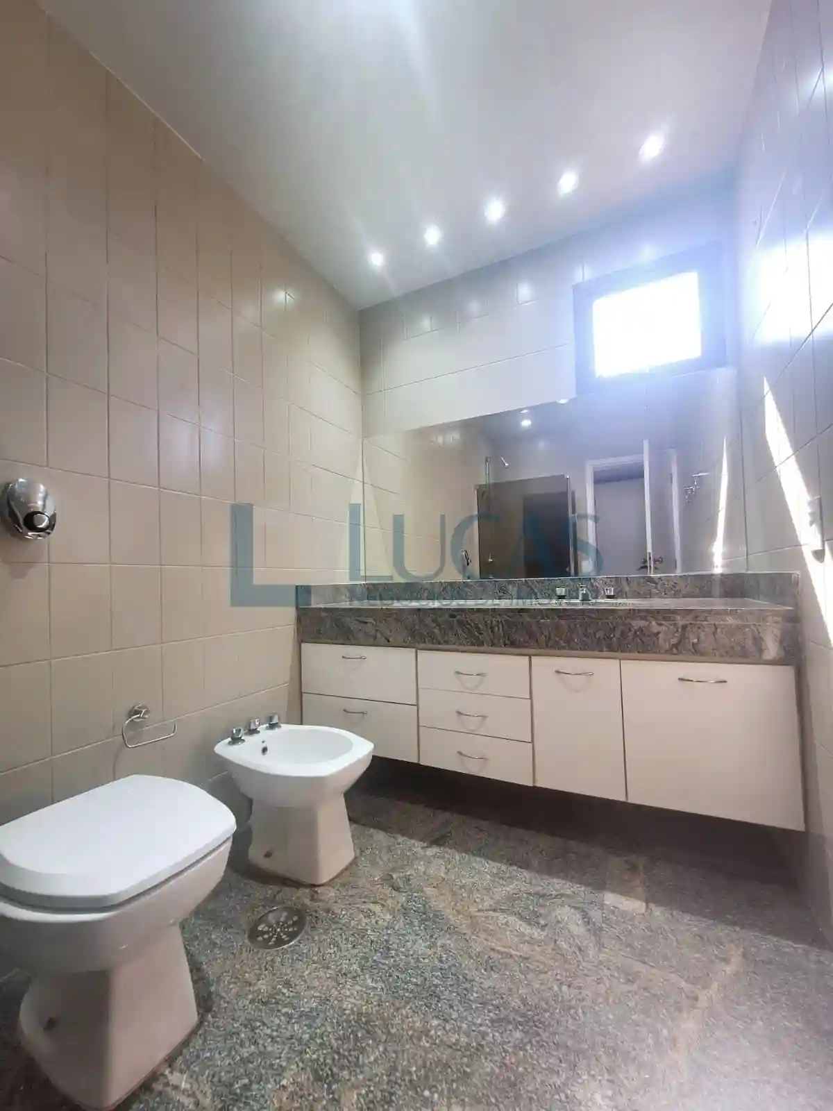 Apartamento com 4 quartos para aluguel, 300m² — foto 21 de 26