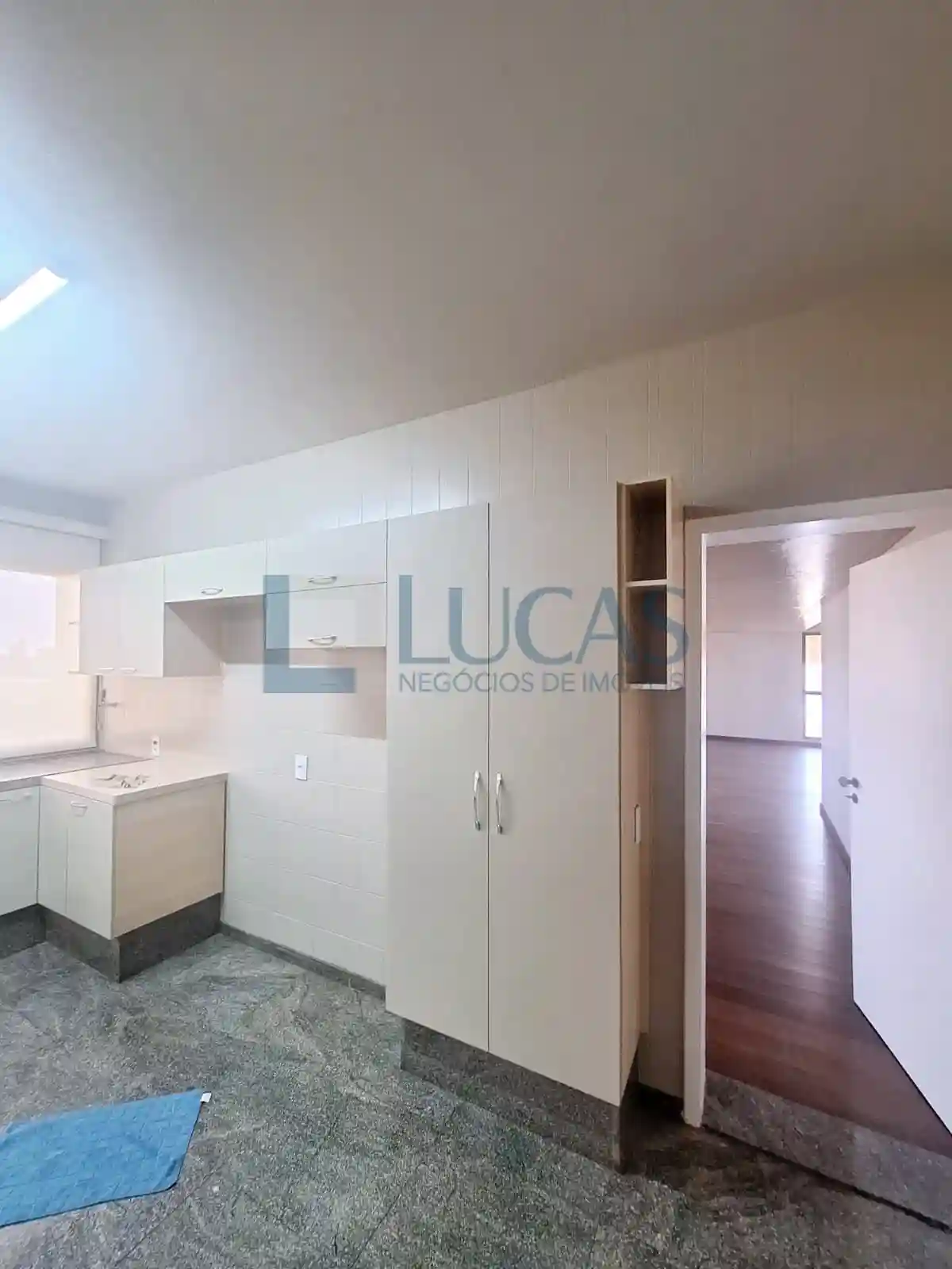 Apartamento com 4 quartos para aluguel, 300m² — foto 20 de 26