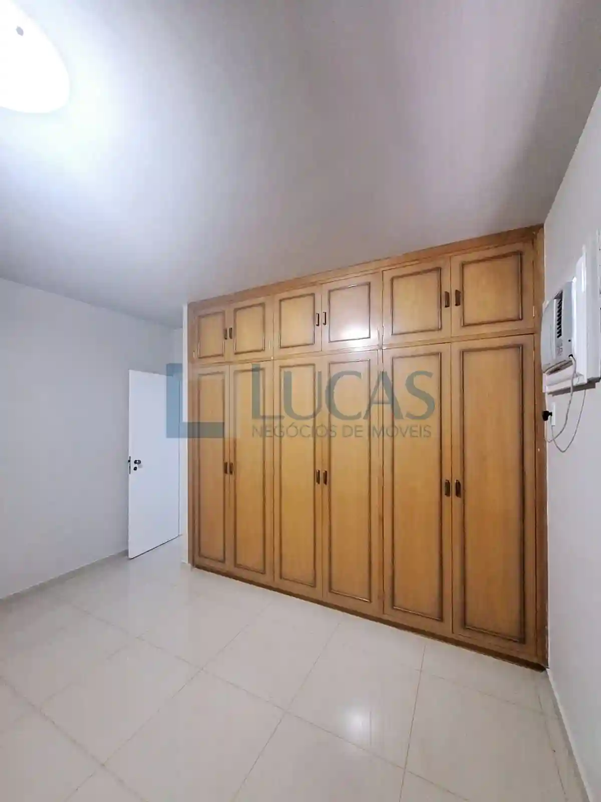 Apartamento com 4 quartos para aluguel, 300m² — foto 13 de 26