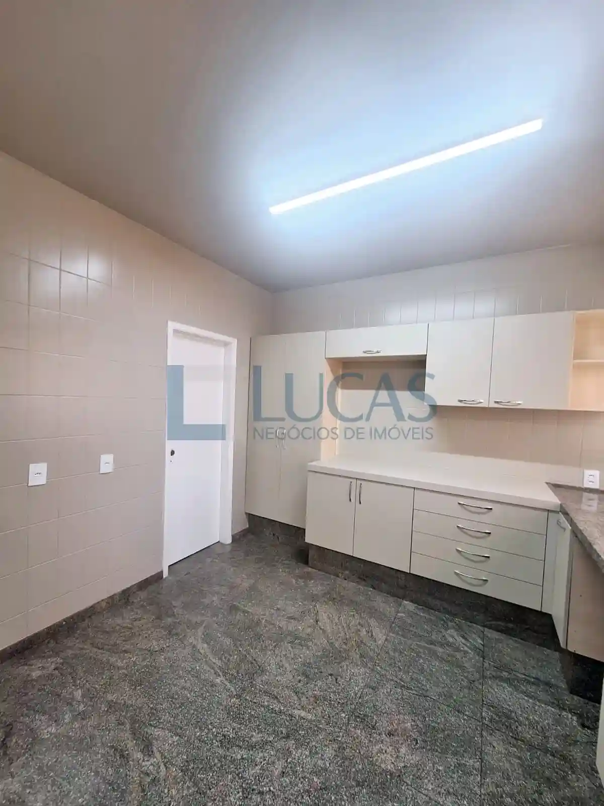 Apartamento com 4 quartos para aluguel, 300m² — foto 26 de 26