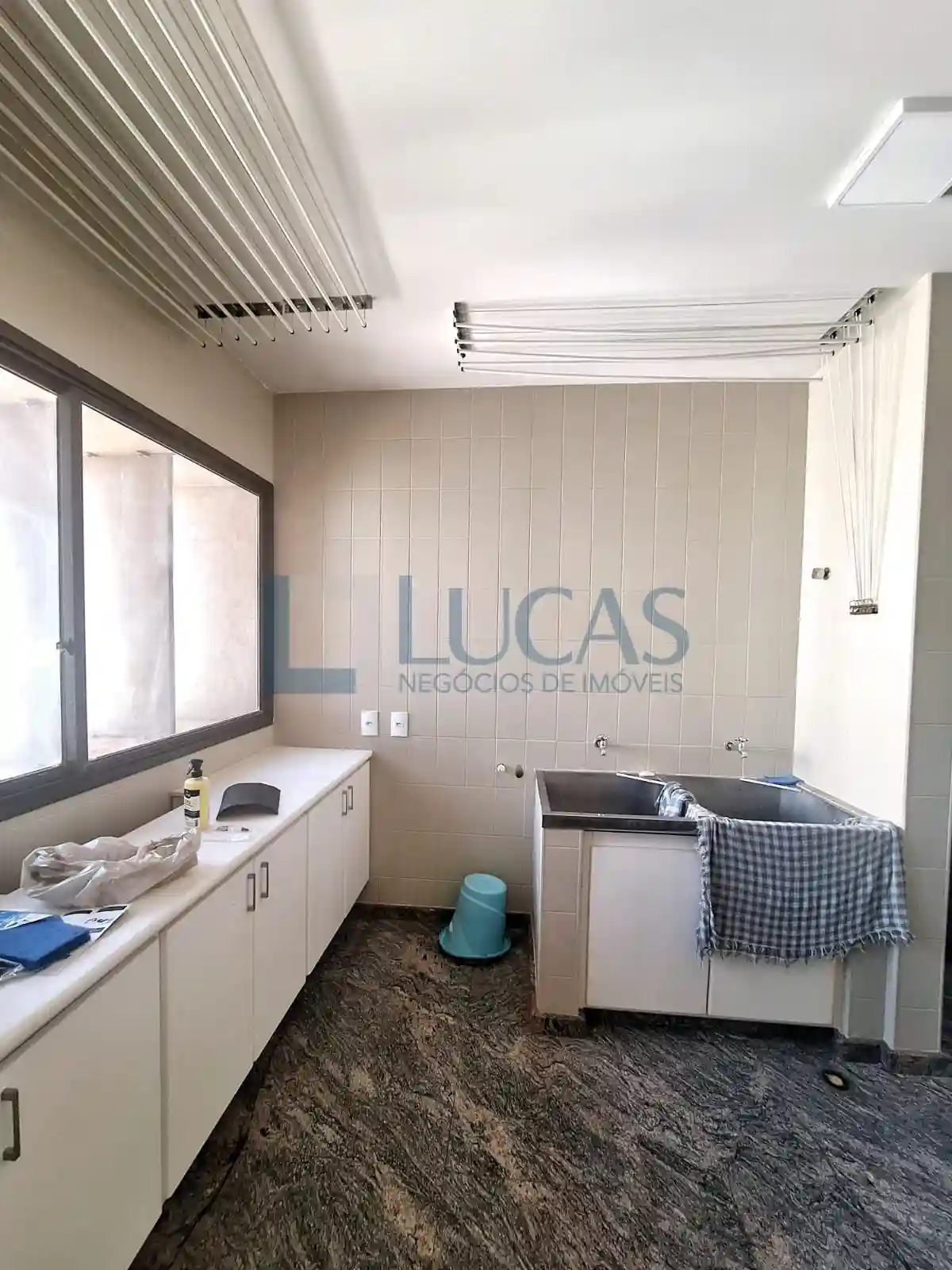 Apartamento com 4 quartos para aluguel, 300m² — foto 25 de 26