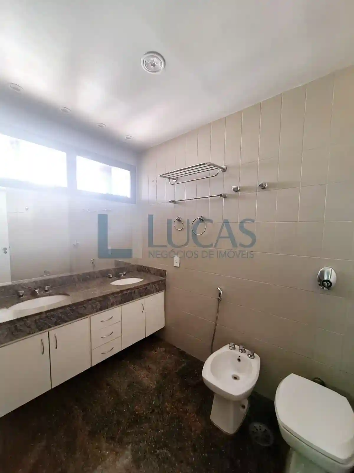 Apartamento com 4 quartos para aluguel, 300m² — foto 11 de 26