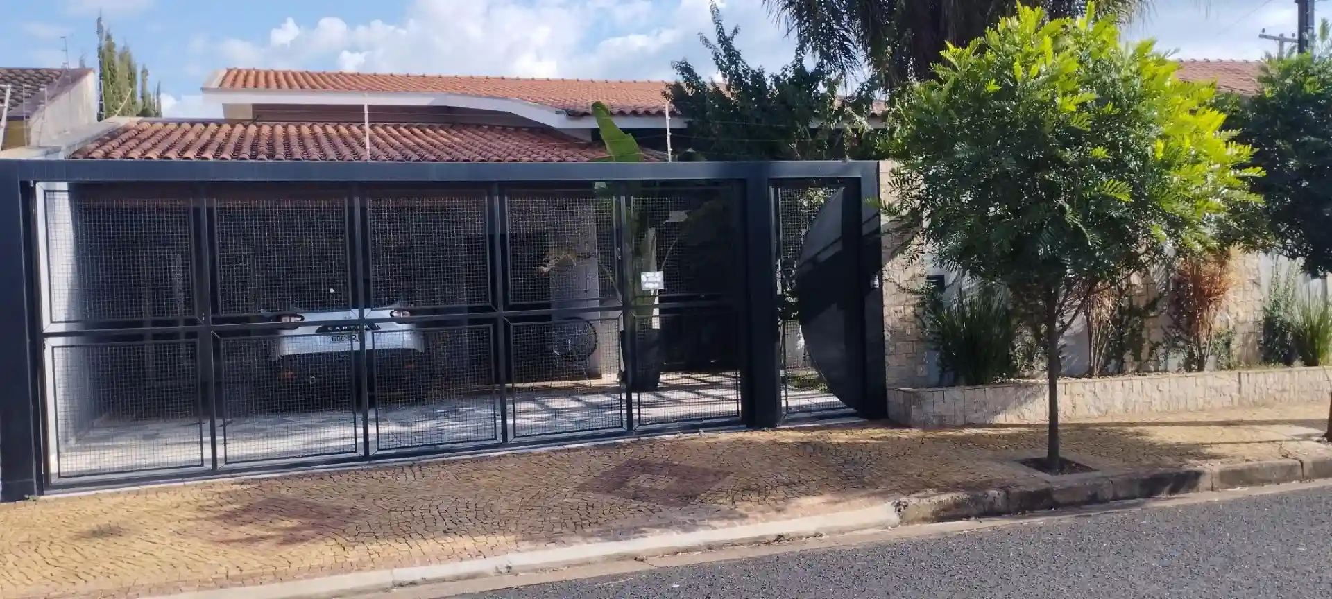 Casa com 3 quartos à venda, 300m² — foto 1 de 19