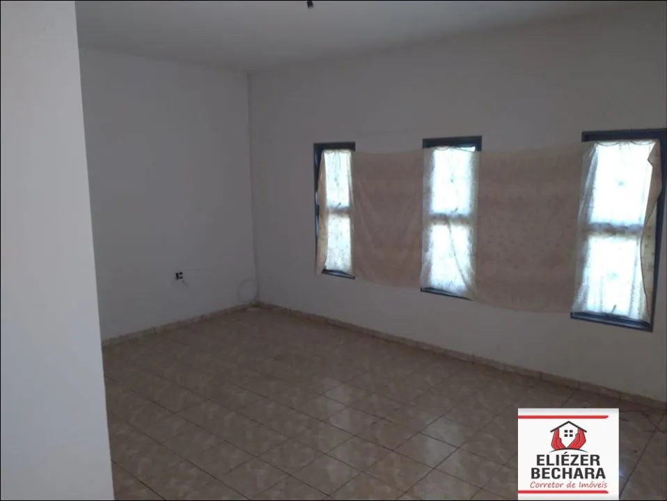 Casa à venda — foto 2 de 3