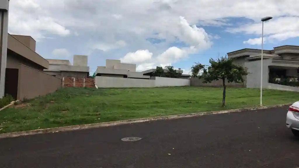 Terreno / Lote / Condomínio  à venda, 562m² — foto 1 de 2