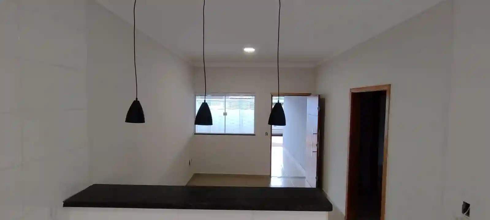 Casa com 3 quartos à venda, 200m² — foto 1 de 8