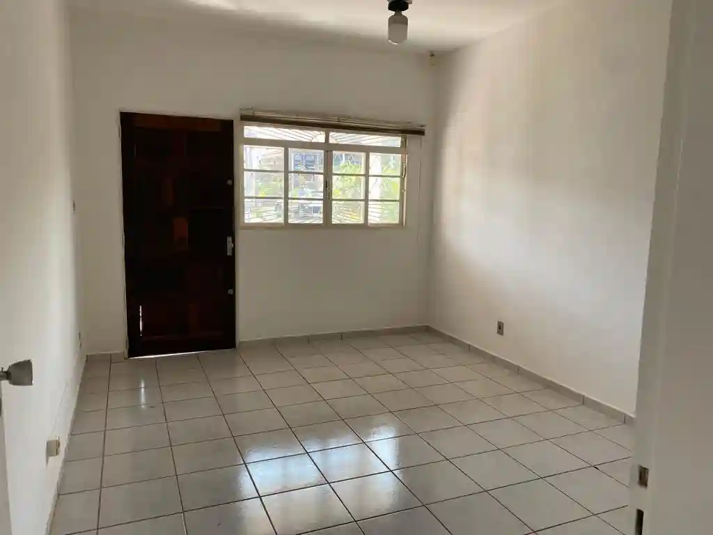 Casa com 3 quartos para aluguel, 120m² — foto 1 de 11