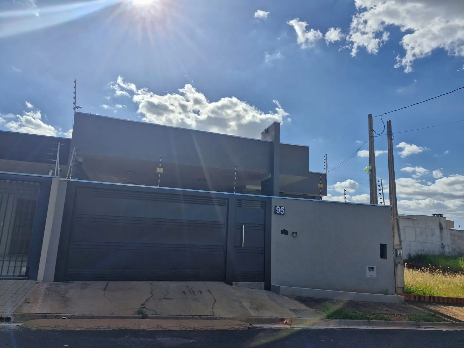 Casa com 3 quartos à venda, 120m² — foto 2 de 25