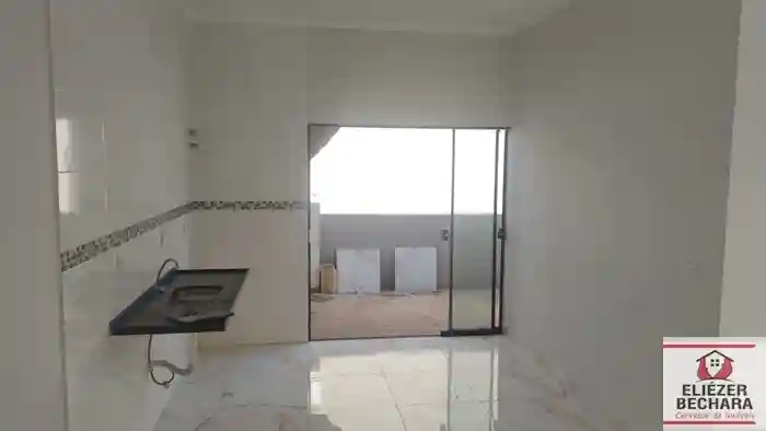 Casa com 3 quartos à venda, 100m² — foto 3 de 11