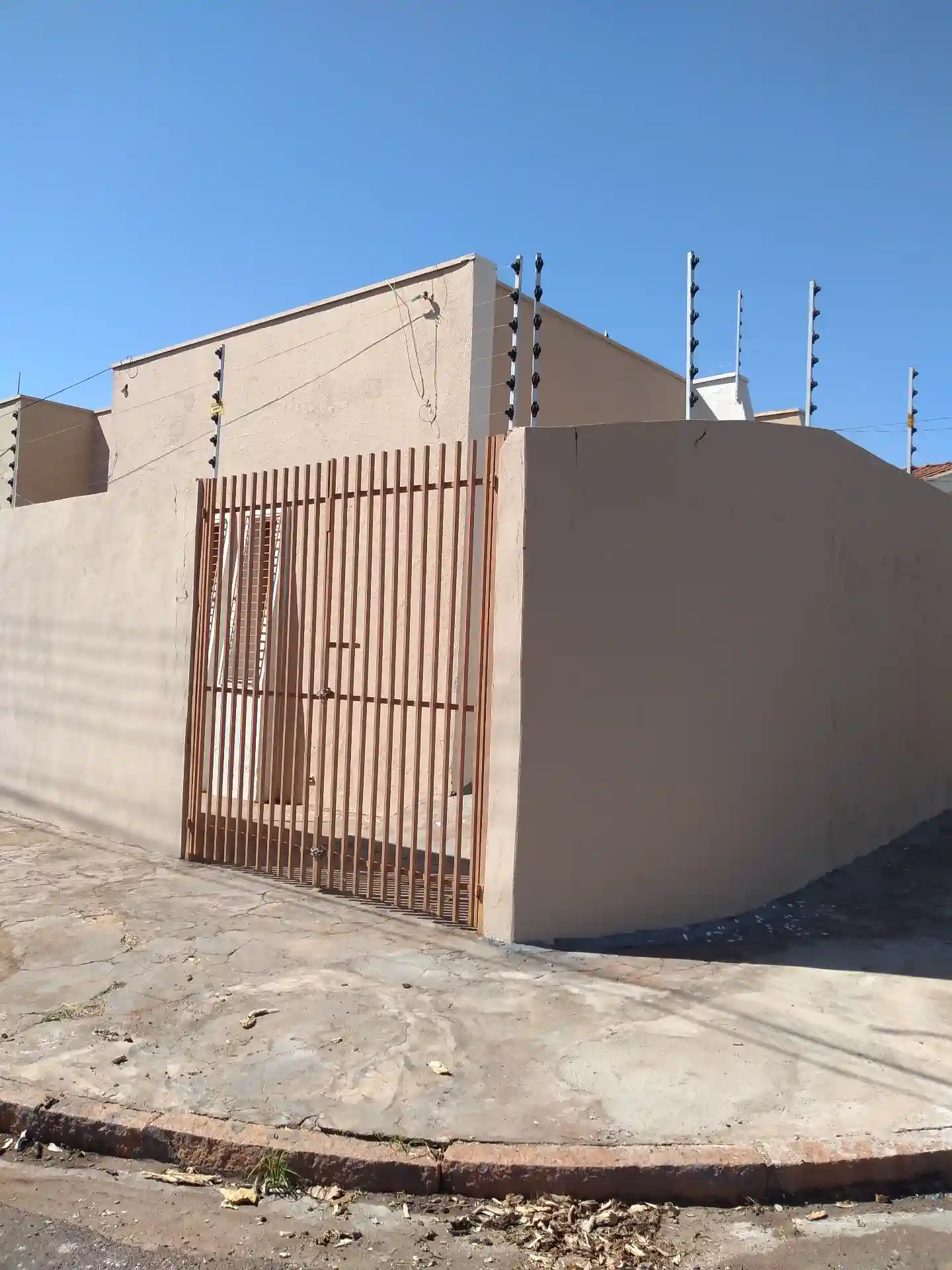 Casa Comercial com 1 quarto para aluguel, 80m² — foto 1 de 24