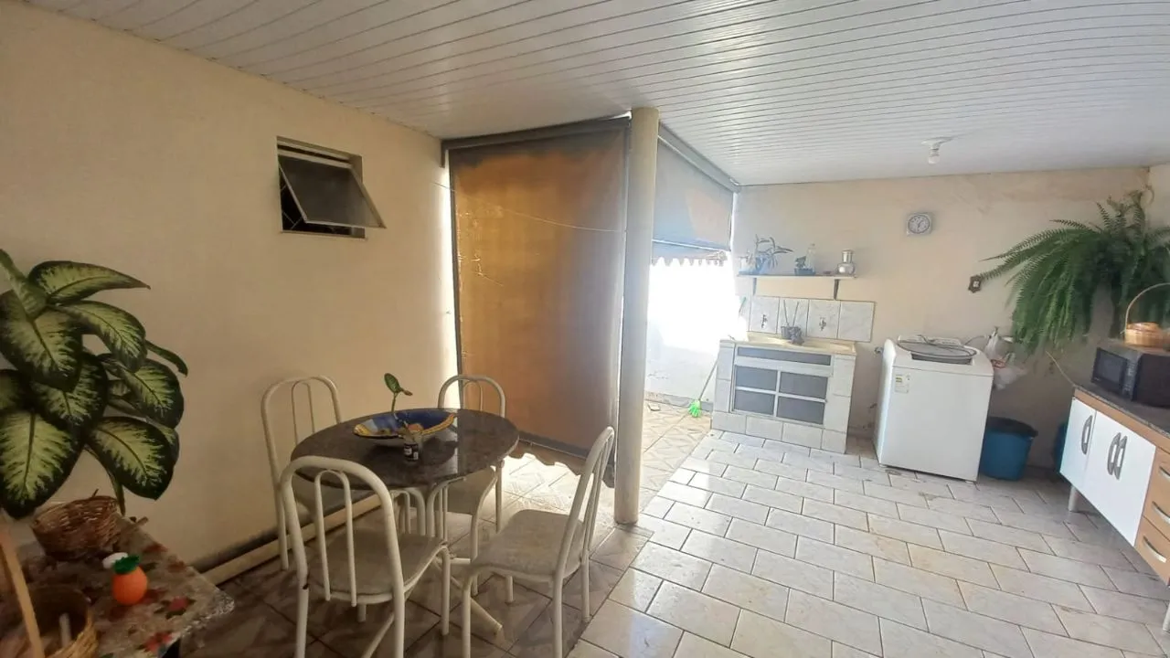 Casa à venda — foto 1 de 4